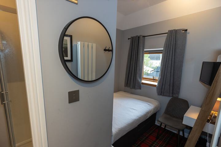 Room 27 of 51