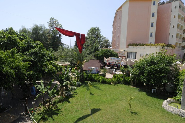 Hotel Exterior 47 of 54