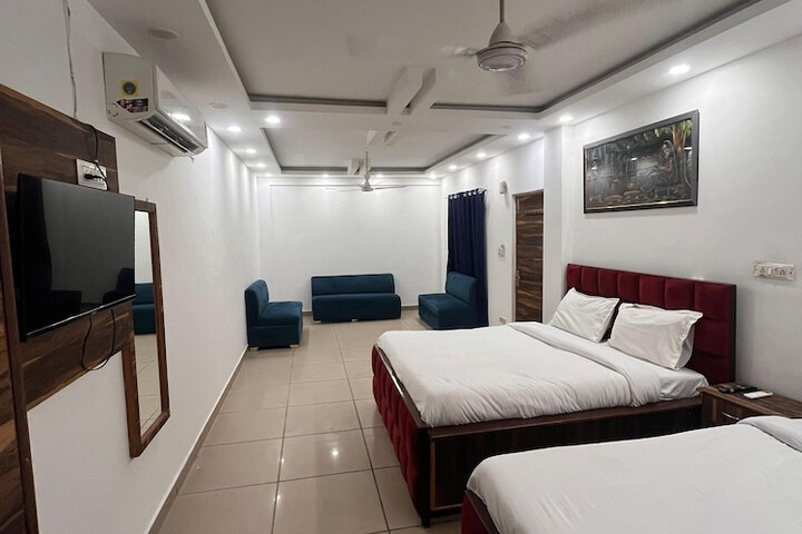 Room 7 of 16