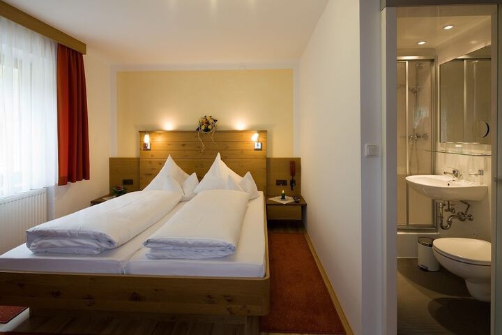 Room 2 of 58