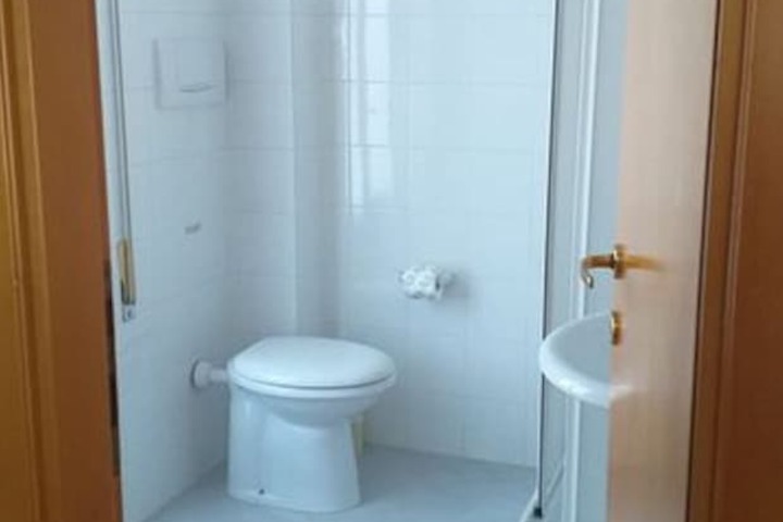 Room 9 of 14