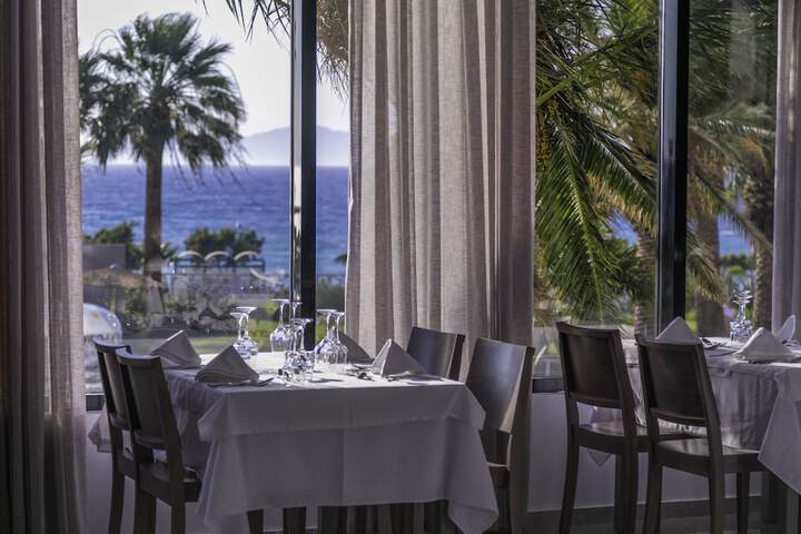 Dining 56 of 70