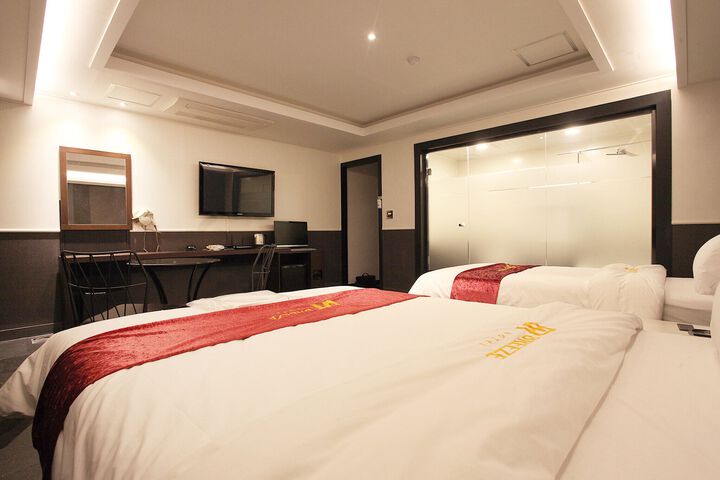 Room 41 of 83