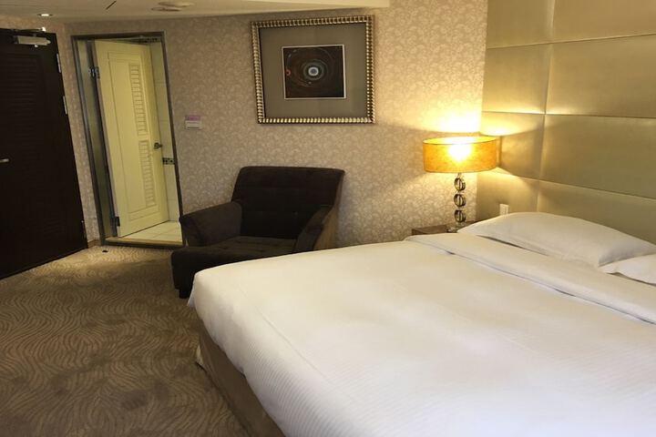 Room 13 of 30