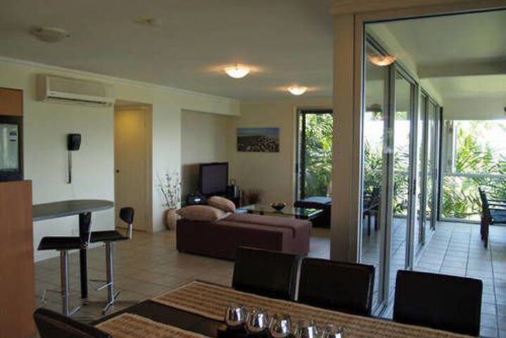 Room 6 of 8