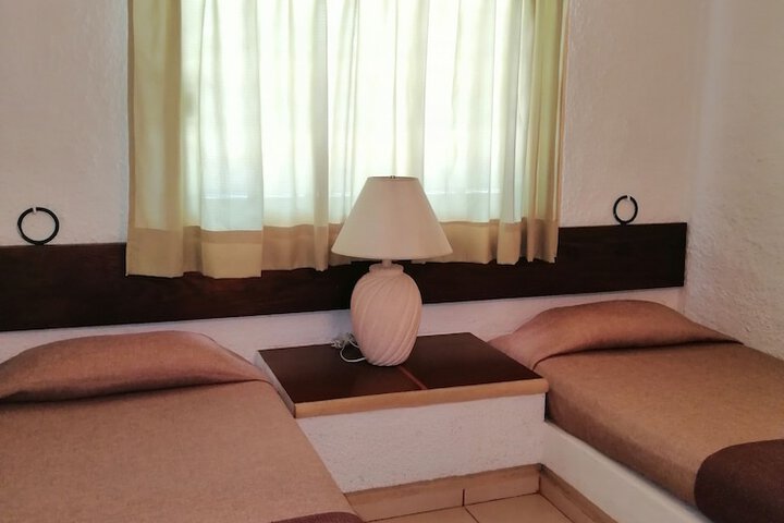 Room 6 of 35