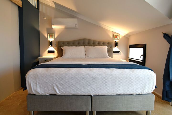 Room 5 of 19