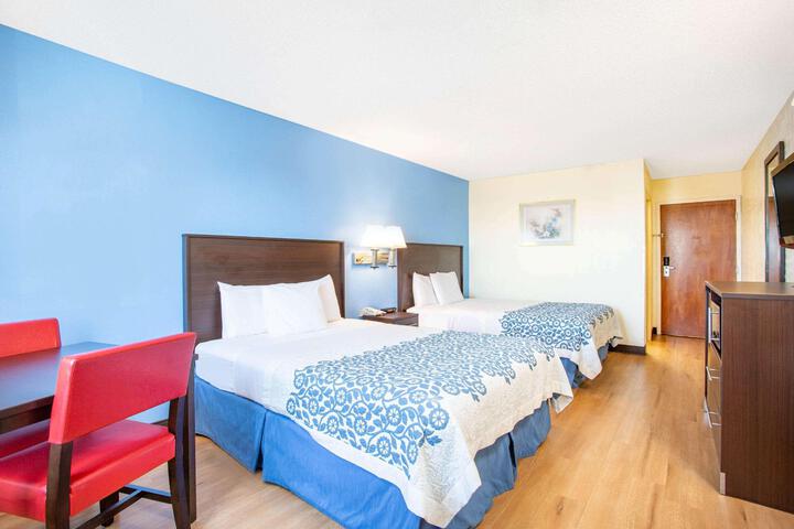 2 Queen Beds Kitchenette Second Floor (6 of 20)