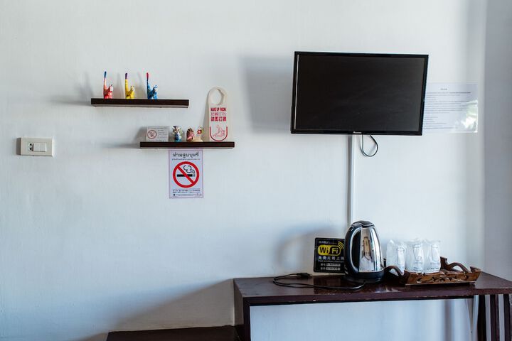 Room 4 of 68