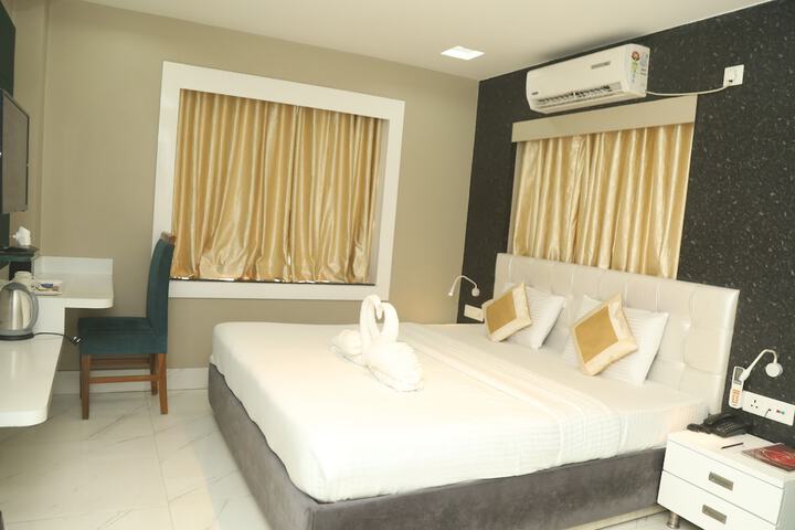 Room 11 of 25