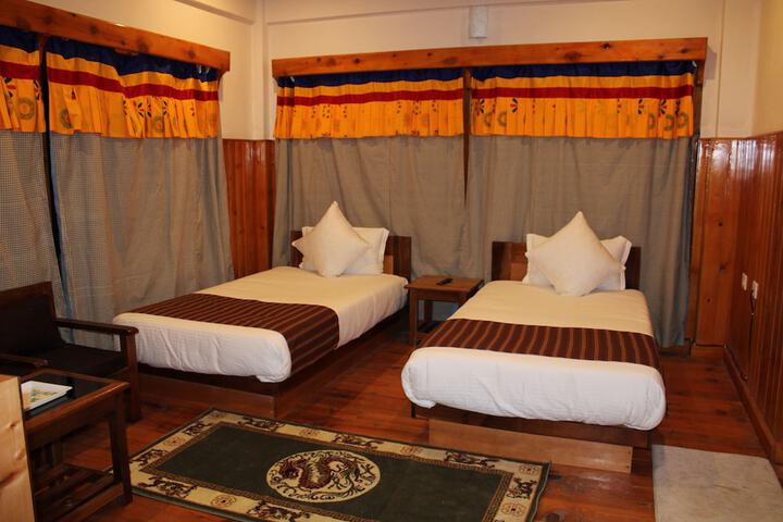 Room 4 of 27