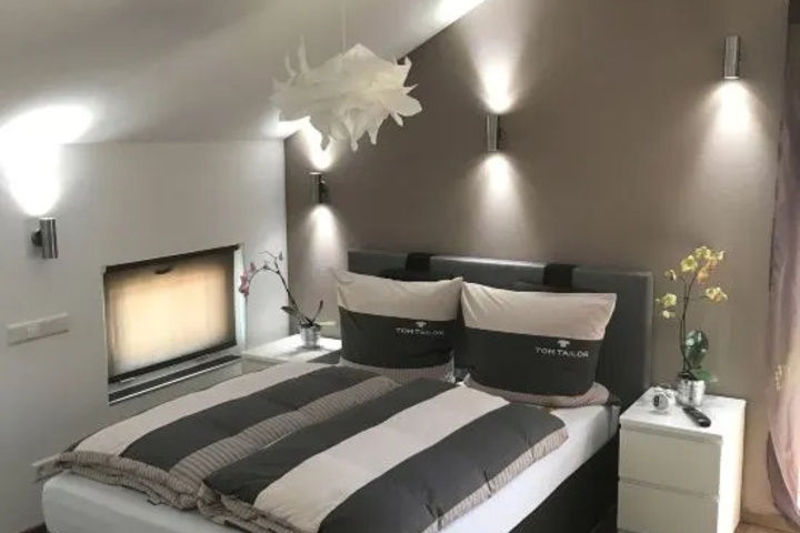 Room 4 of 17