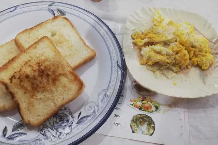 Dining 4 of 9