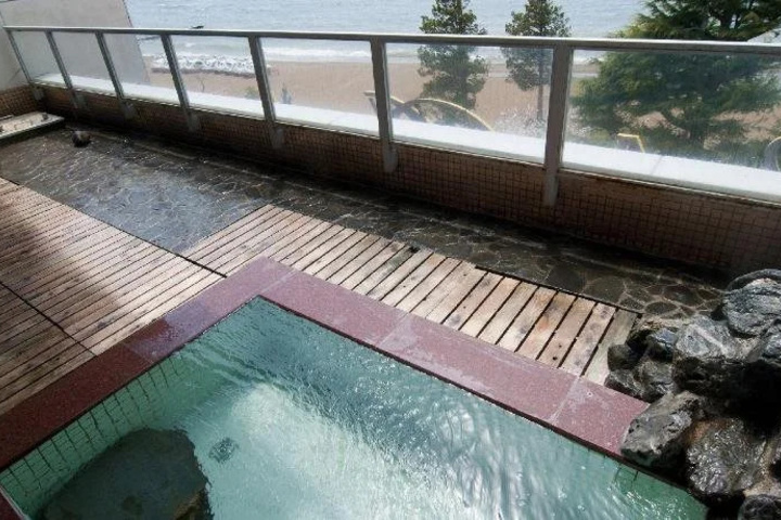 Pool 11 of 25