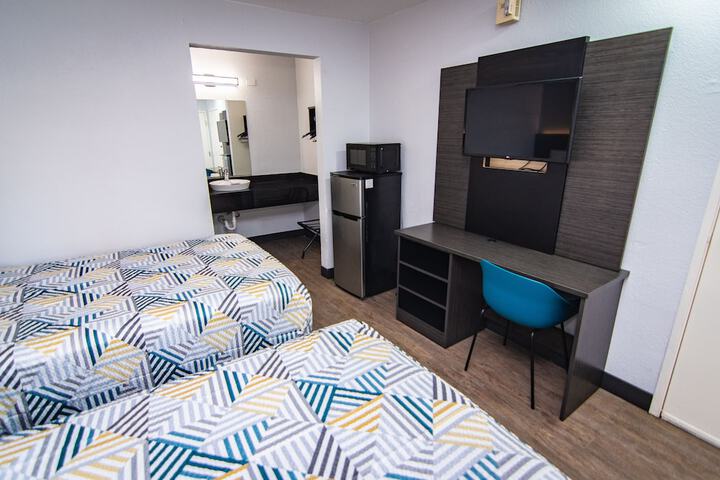 Double Accessible Queen Size Bed (15 of 17)