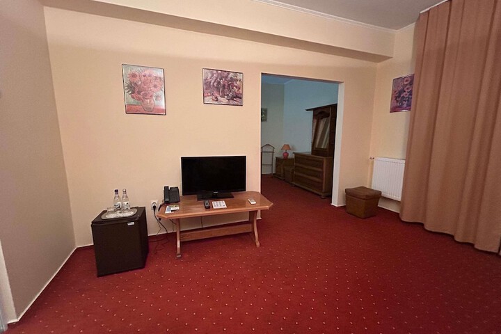 Room 16 of 151