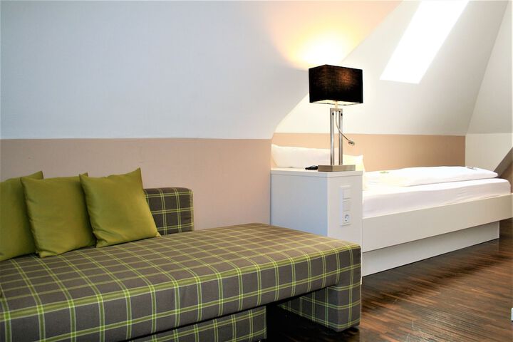 Room 16 of 182
