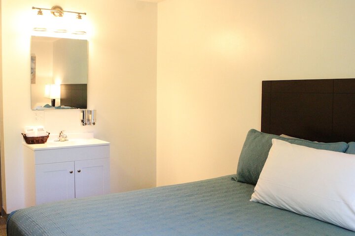 Room 8 of 83