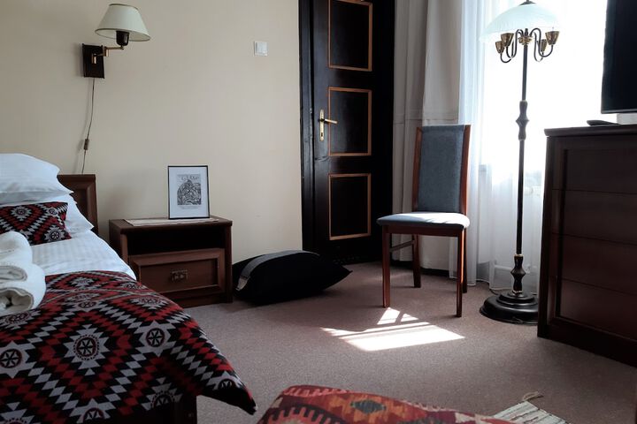 Room 45 of 77