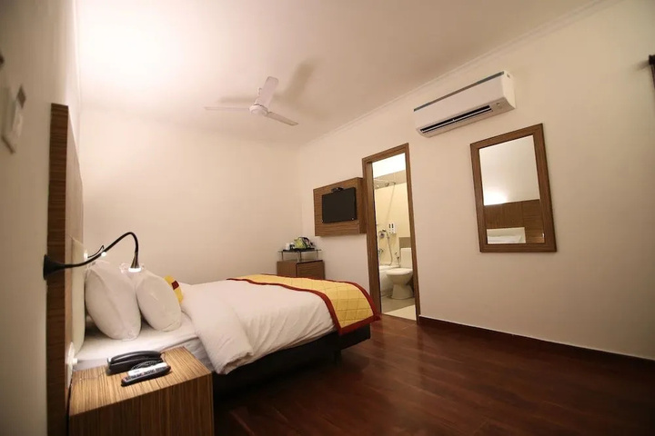Room 4 of 17