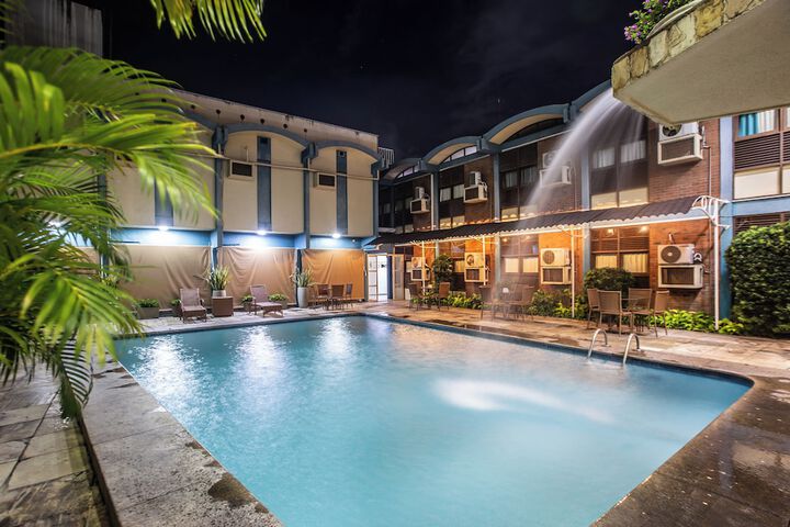 Pool Hotel