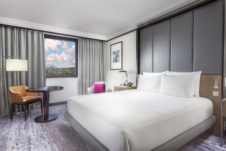 Room 35 of 151