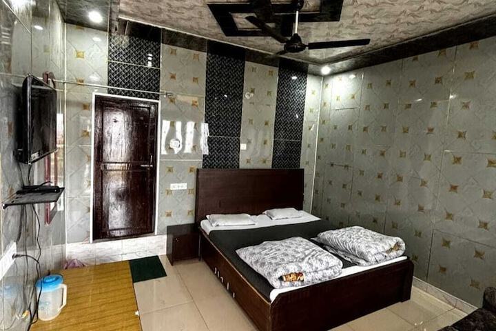 Room 6 of 15