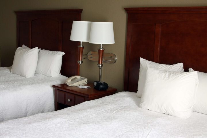 2 Queen Beds Mobility Hearing Accessible Roll in Shower (9 of 9)