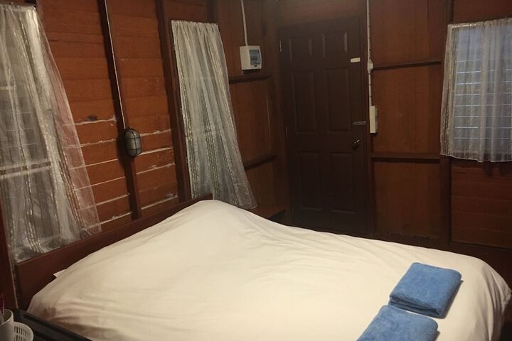Room 6 of 28