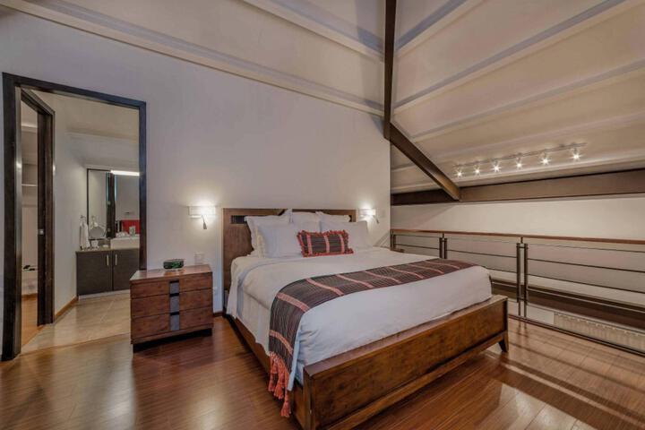 Room 35 of 60