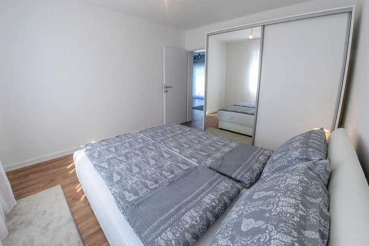 Room 2 of 17