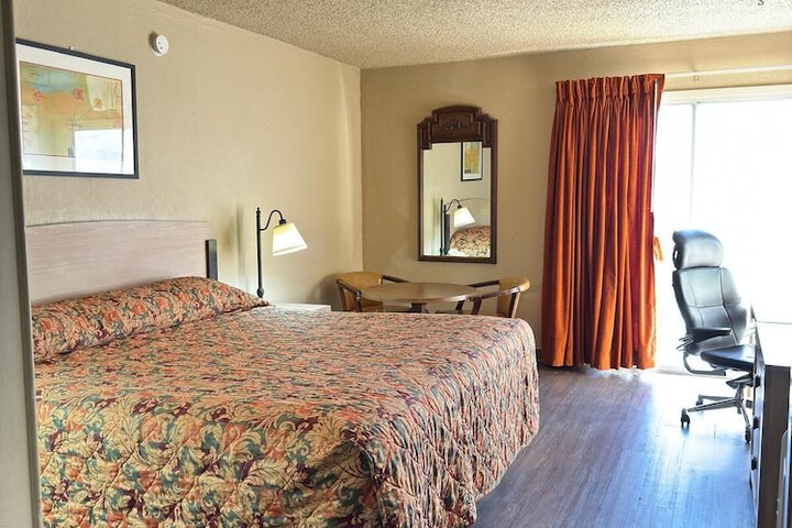 Room 6 of 22