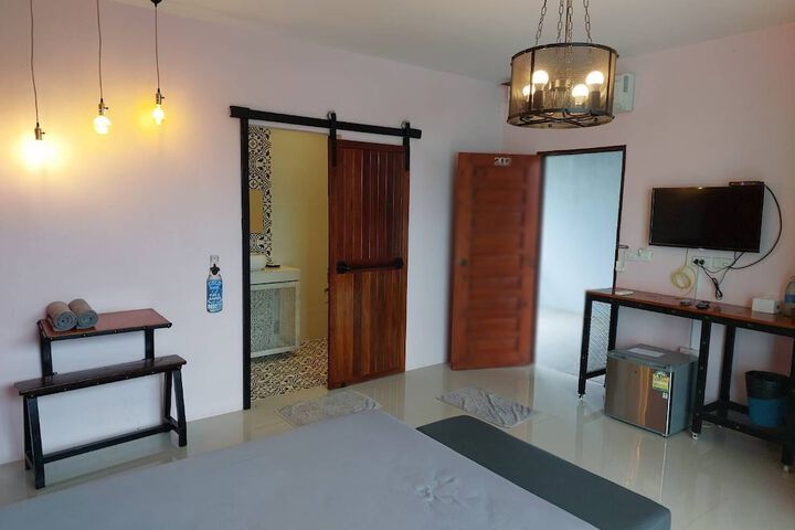 Room 5 of 7