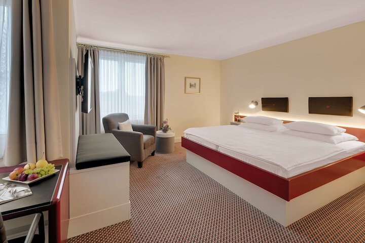 Room 33 of 84