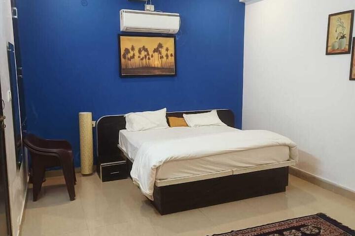 Room 2 of 33