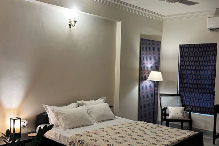 Room 11 of 29