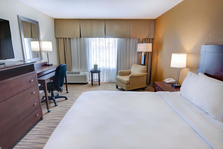 1 King Bed (7 of 19)