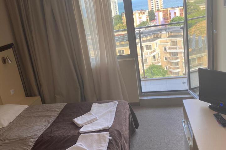Room 30 of 99