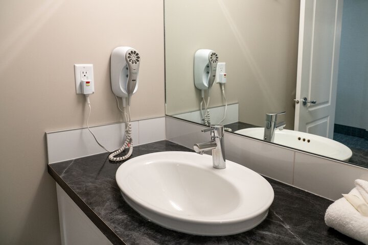 Bathroom sink
