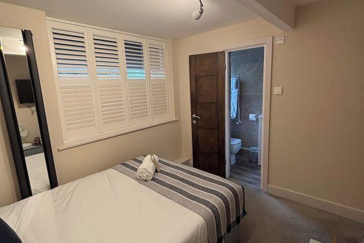 Room 32 of 63