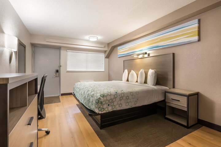 Studio King Bed (16 of 19)