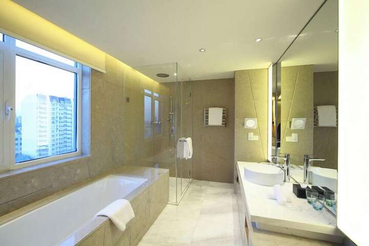 Room 20 of 33