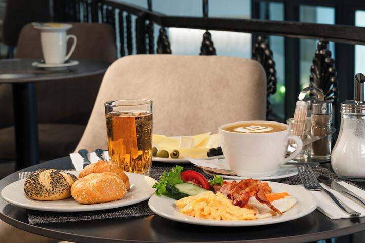 Breakfast/Coffee Service 80 of 95
