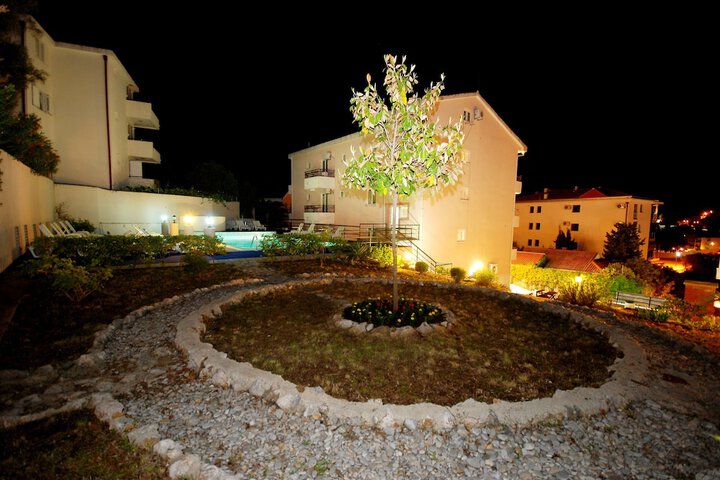 Hotel Exterior 17 of 19