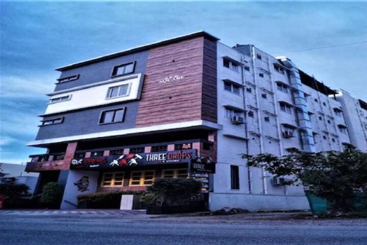 OYO Hotel Three Drops Bar & Kitchen Near Pattanagere Metro Station