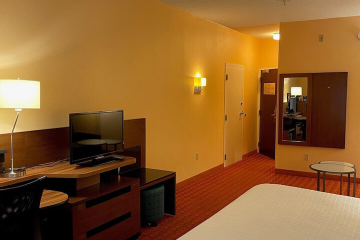 1 King Bed (8 of 22)