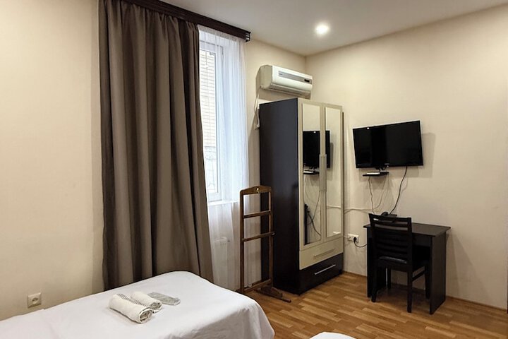 Room 16 of 34