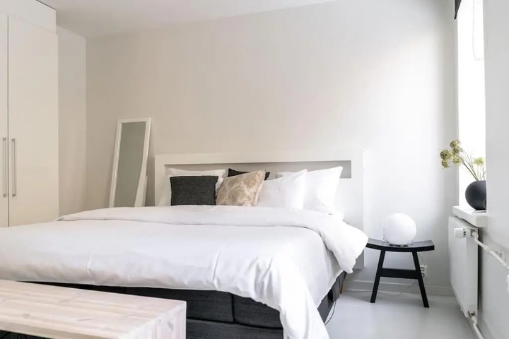 Room 8 of 10