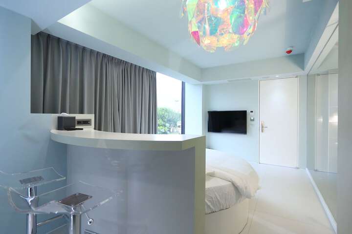 Room 4 of 74
