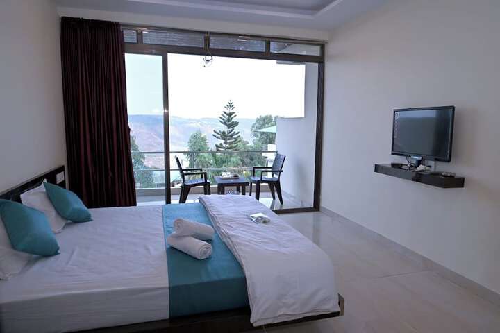 Room 5 of 33